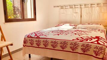 4 bedrooms, iron/ironing board, bed sheets