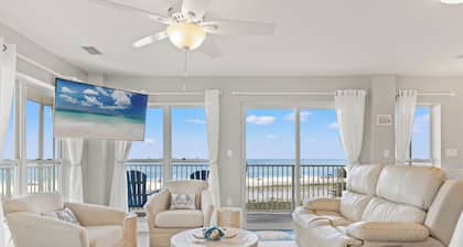 This condominium is a 3 bedroom(s), 2 bathrooms, located in Mexico Beach, FL.