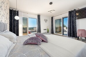 4 bedrooms, bed sheets