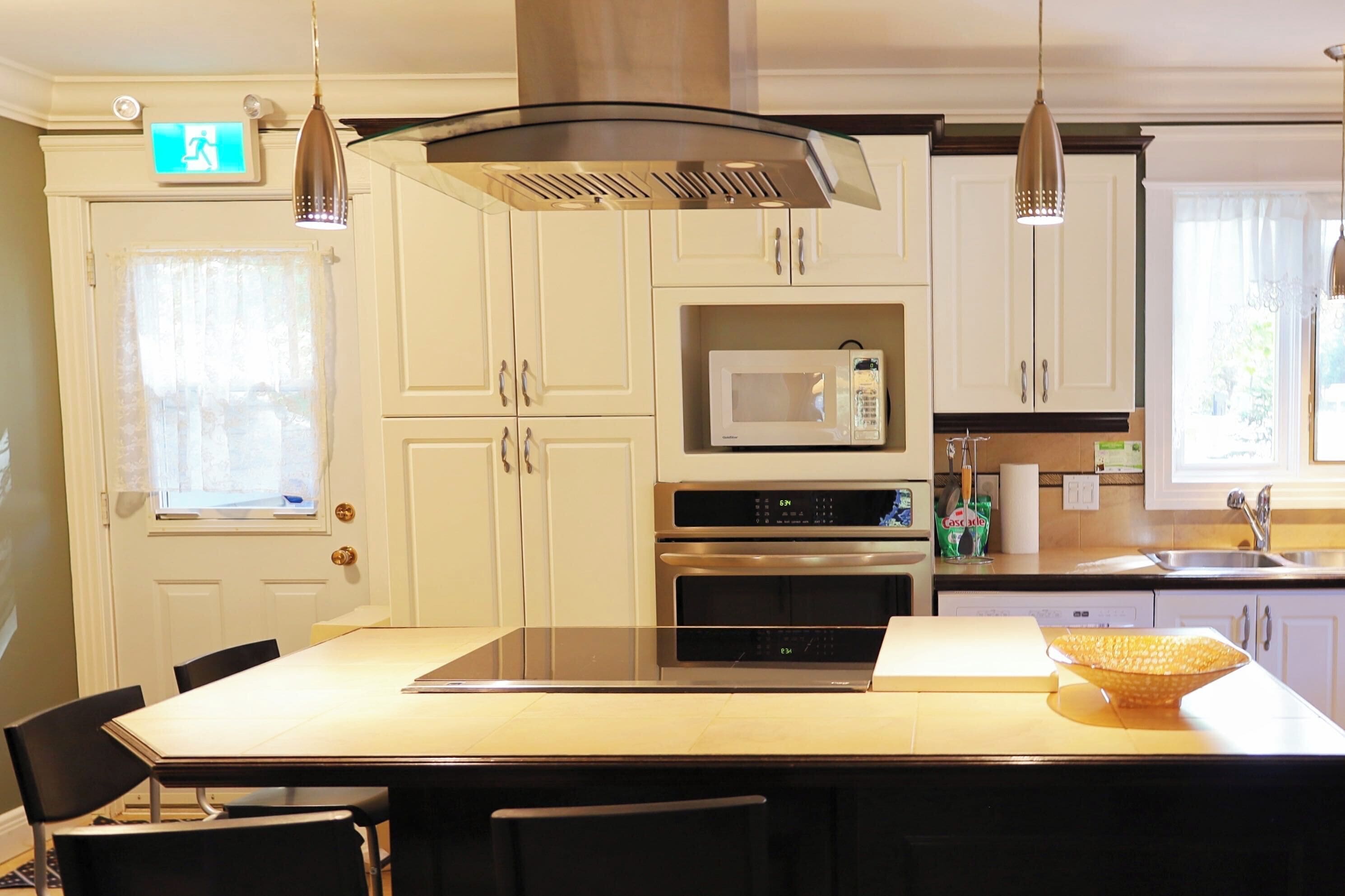 Microondas, horno, parrilla de estufa y lavavajillas 