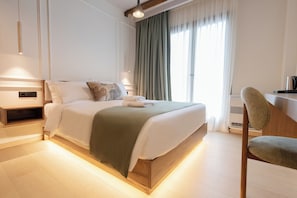 Standard Double Room | In-room safe, soundproofing, iron/ironing board, free WiFi