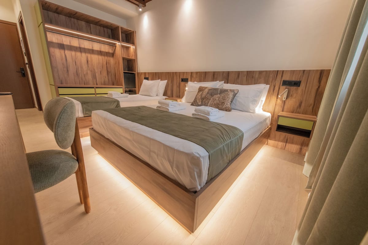 Standard Triple Room | In-room safe, soundproofing, iron/ironing board, free WiFi