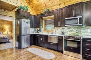 Réfrigérateur, micro-ondes, lave-vaisselle, cafetière/bouilloire