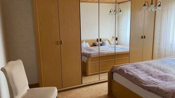 2 quartos, ferros/tábuas de passar roupa, Wi-Fi, roupa de cama