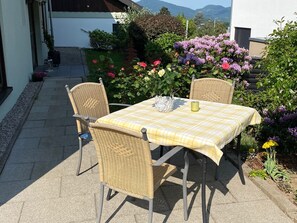 Outdoor dining - Apartment 'Marie' with Shared Terrace and Wi-Fi (Loffenau)