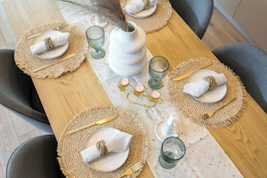Apartamento, vistas a la ciudad | Servicio de comidas en la habitación