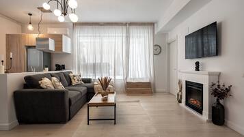 Black Mirror | Living area | 48-inch LED TV with satellite channels