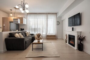 Black Mirror | Living area | 48-inch LED TV with satellite channels - Uphome Suites (Bucharest)