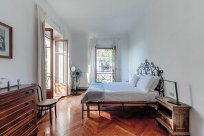 Classic Apartment, Balcony, Lake View