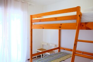1 dormitori i roba de llit