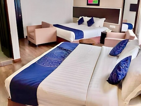 Executive Room, City View | Desk, free WiFi, bed sheets