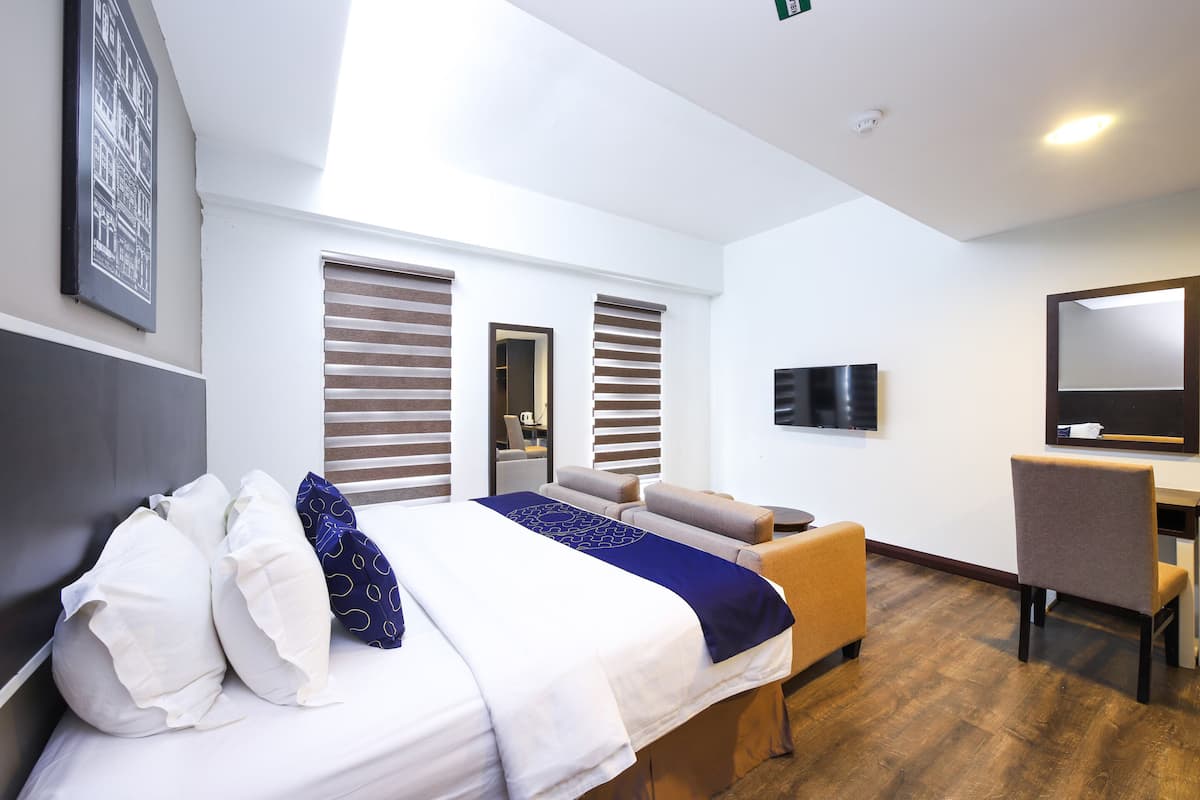 Chambre Double Deluxe, 1 grand lit, vue ville | Bureau, Wi-Fi gratuit, draps fournis