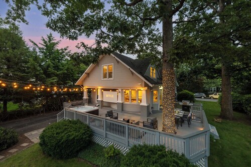 Luxury 5-BR | Hot Tub | Game Room | Walk to Metro