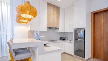 Mini-Kühlschrank, Mikrowelle