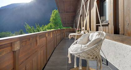 Holiday Apartment "Eschenleit Mountain View" with Balcony and Wi-Fi