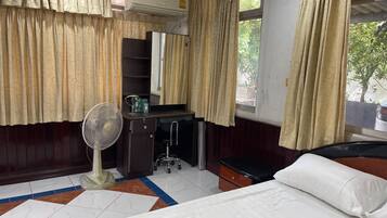 Free WiFi, bed sheets