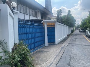 Exterior - Home rama4 near bts thong lor (Bangkok)