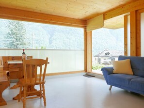 Télévision, cheminée, lecteur de DVD