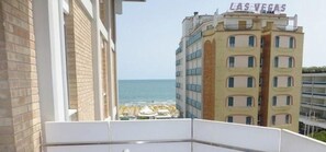 Outdoor dining - Apartment 'Vera Cruz 510' with Sea View, Shared Pool and Air Conditioning (Jesolo)