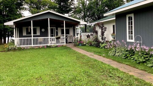 All season Lakefront cottage!