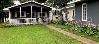 All season Lakefront cottage!