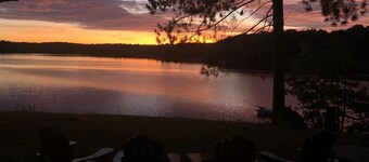 All season Lakefront cottage!