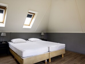 3 bedrooms, free WiFi, bed sheets