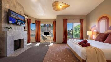 4 slaapkamers, een bureau, een strijkplank/strijkijzer, reisbedje