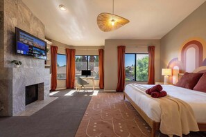 4 bedrooms, desk, iron/ironing board, travel crib