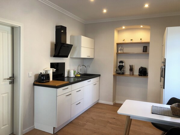 Kühlschrank, Ofen, Herdplatte, Geschirrspüler