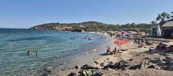 Villa bifamiliare con giardino con tre camere da letto a 300 MT dalla spiaggia