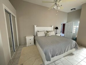 4 habitaciones, escritorio, tabla de planchar con plancha y wifi 