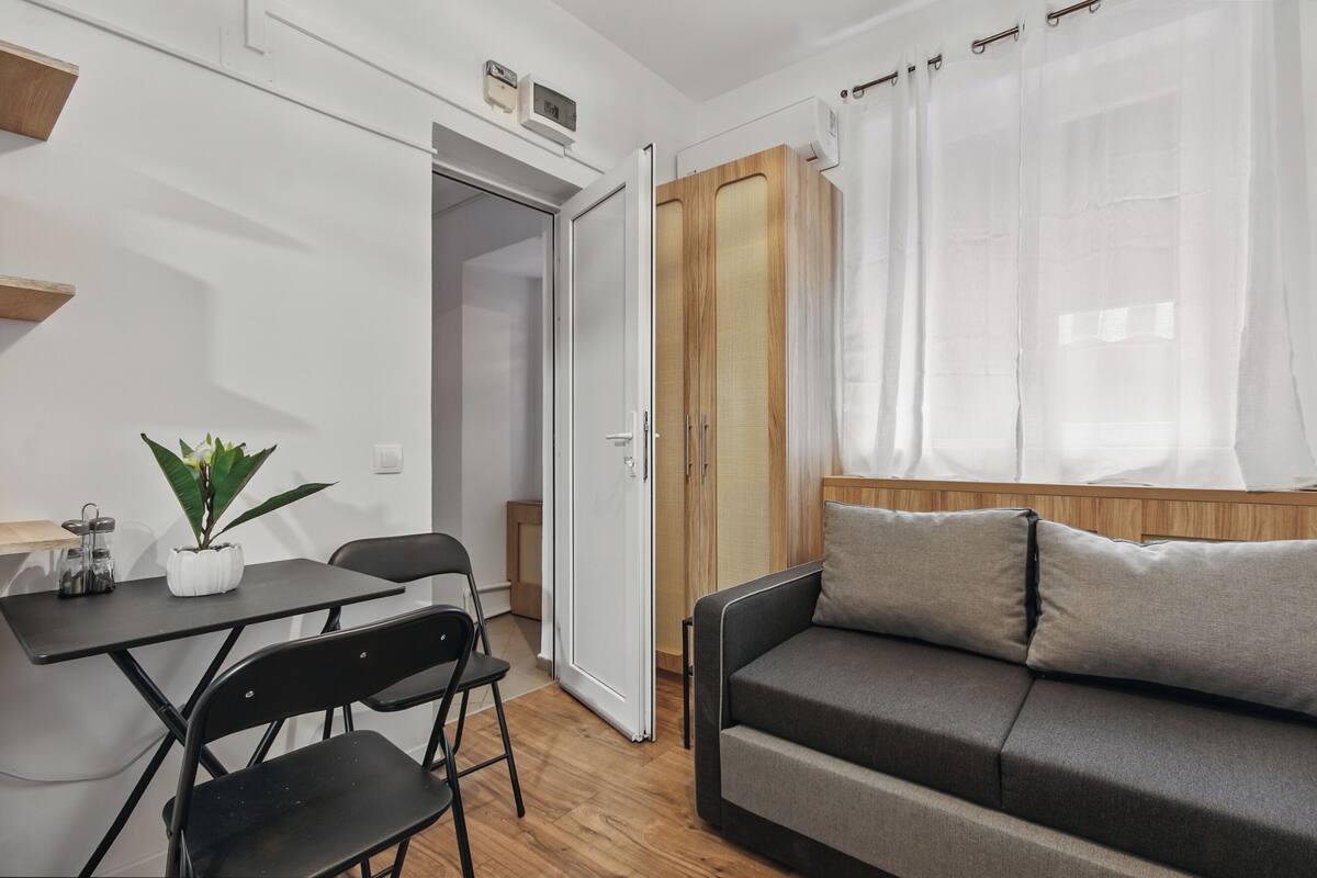 Studio | In-room dining