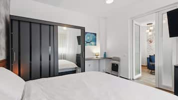 Petru Maior Apartment #2 | Egyptian cotton sheets, premium bedding, free cribs/infant beds