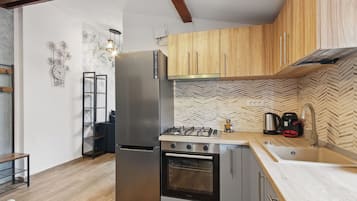 Petru Maior Apartment #4 | Private kitchen | Full-size fridge, coffee/tea maker, cookware/dishes/utensils
