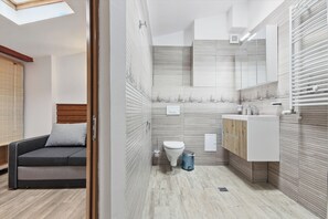 Apartment | Bathroom | Hair dryer, towels, soap, shampoo