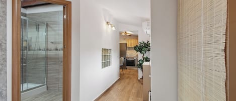 Petru Maior Apartment #4 | Bathroom | Hair dryer, towels, soap, shampoo