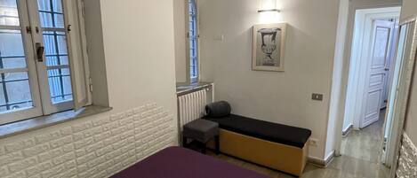 2 quartos, ferros/tábuas de passar roupa, Wi-Fi, roupa de cama