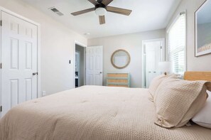 3 bedrooms, WiFi, bed sheets - Newly Updated Cottage in the Heart of KDH! (Kill Devil Hills)