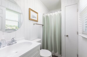 Shower, towels, shampoo
