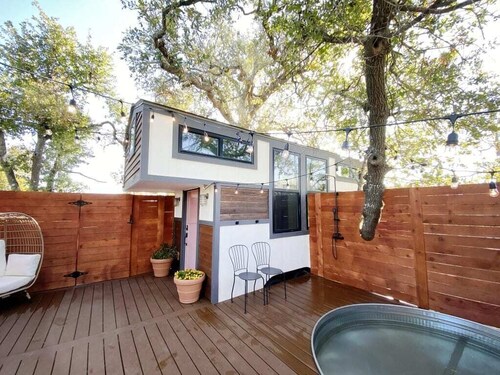 Cozy Tiny Home With Hot Tub and Cowboy Pool!