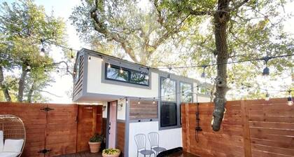 Cozy Tiny Home With Hot Tub and Cowboy Pool!