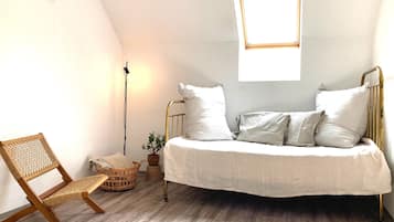 2 bedrooms, WiFi, bed sheets