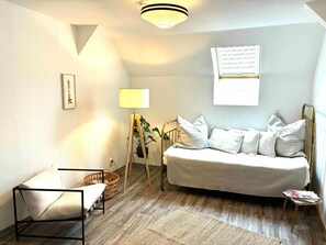 2 bedrooms, WiFi, bed sheets - "Dachstudio - Schlamau19" Apartment with Shared Terrace and Shared Garden (Wiesenburg/Mark)