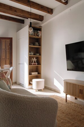 Una Smart TV, libros
