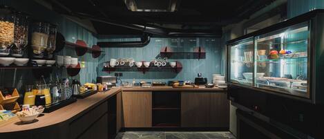 Esmorzar diari d'estil bufet (18 CHF per persona)