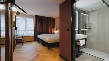 Classic-værelse med 2 enkeltsenge | Arbejdsområde til bærbare computere, gratis Wi-Fi