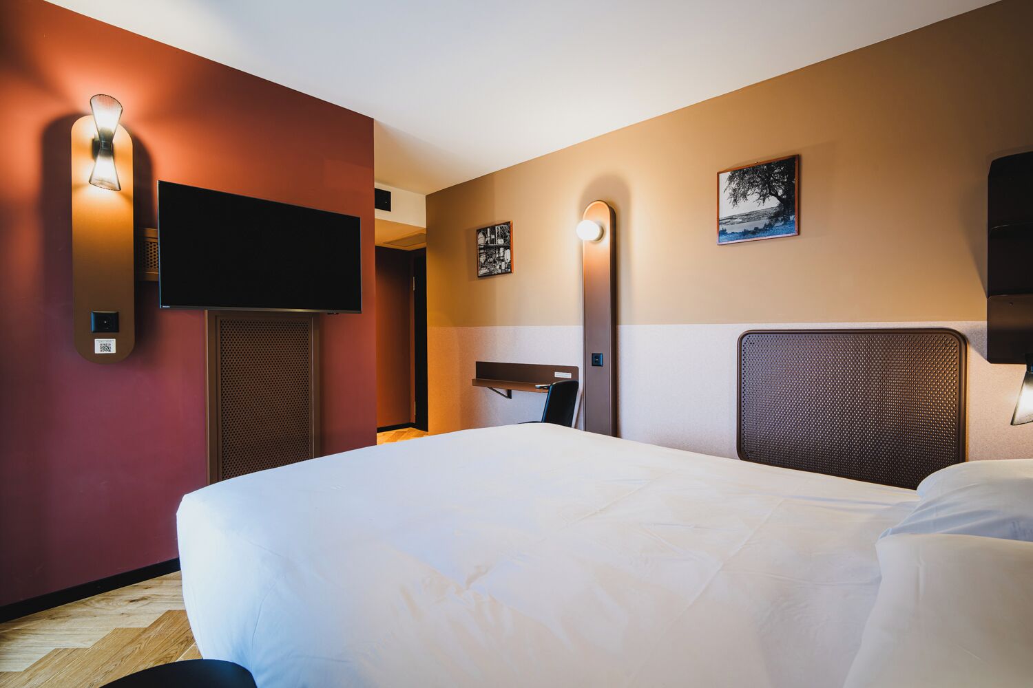 笔记本电脑工作区、免费 WiFi