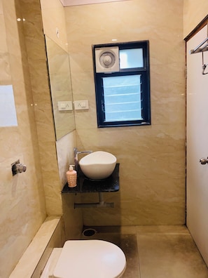 Standard Double Room | Bathroom