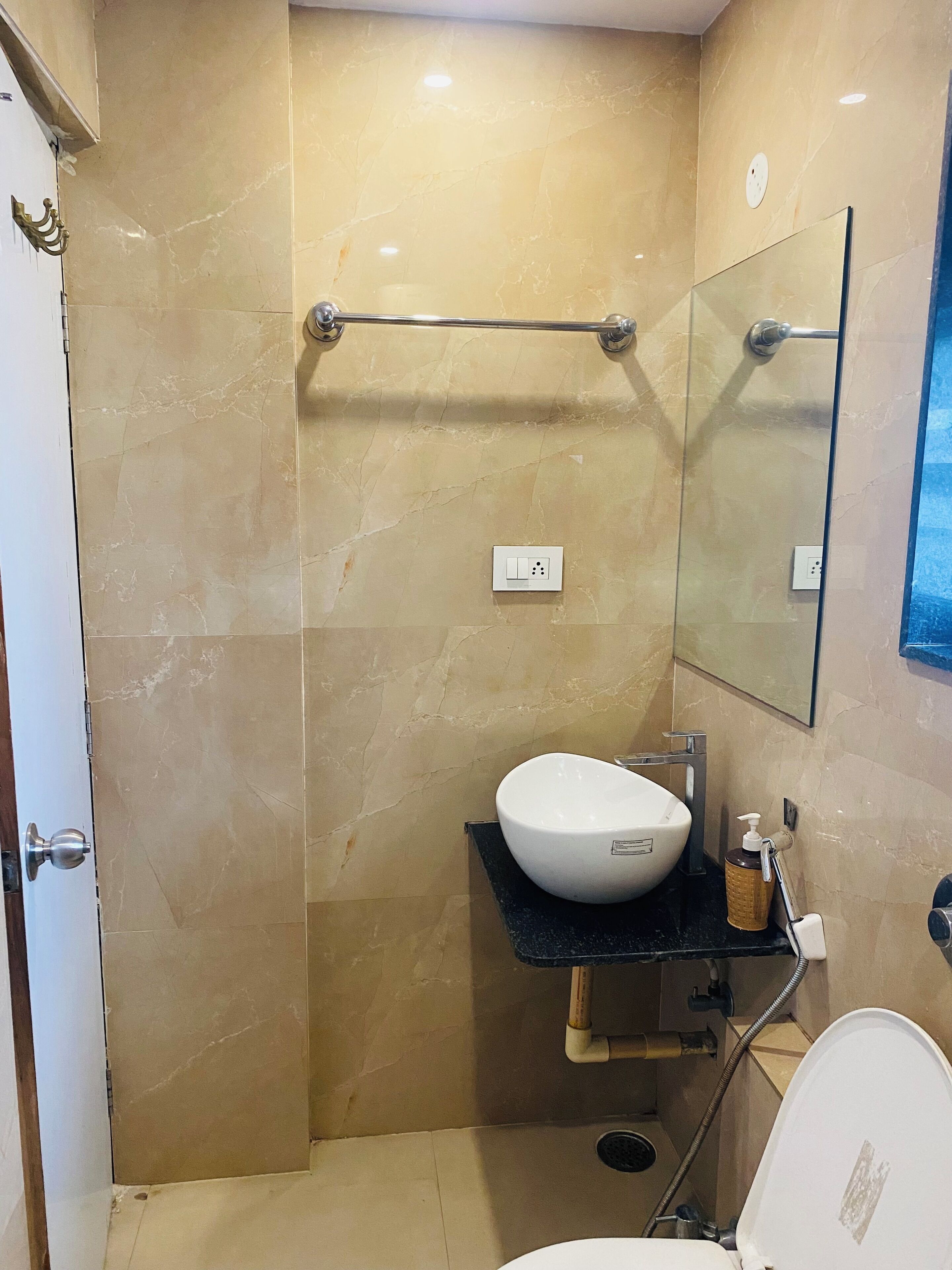 标准双人房 | 浴室 | 淋浴设施、免费洗浴用品、毛巾、肥皂